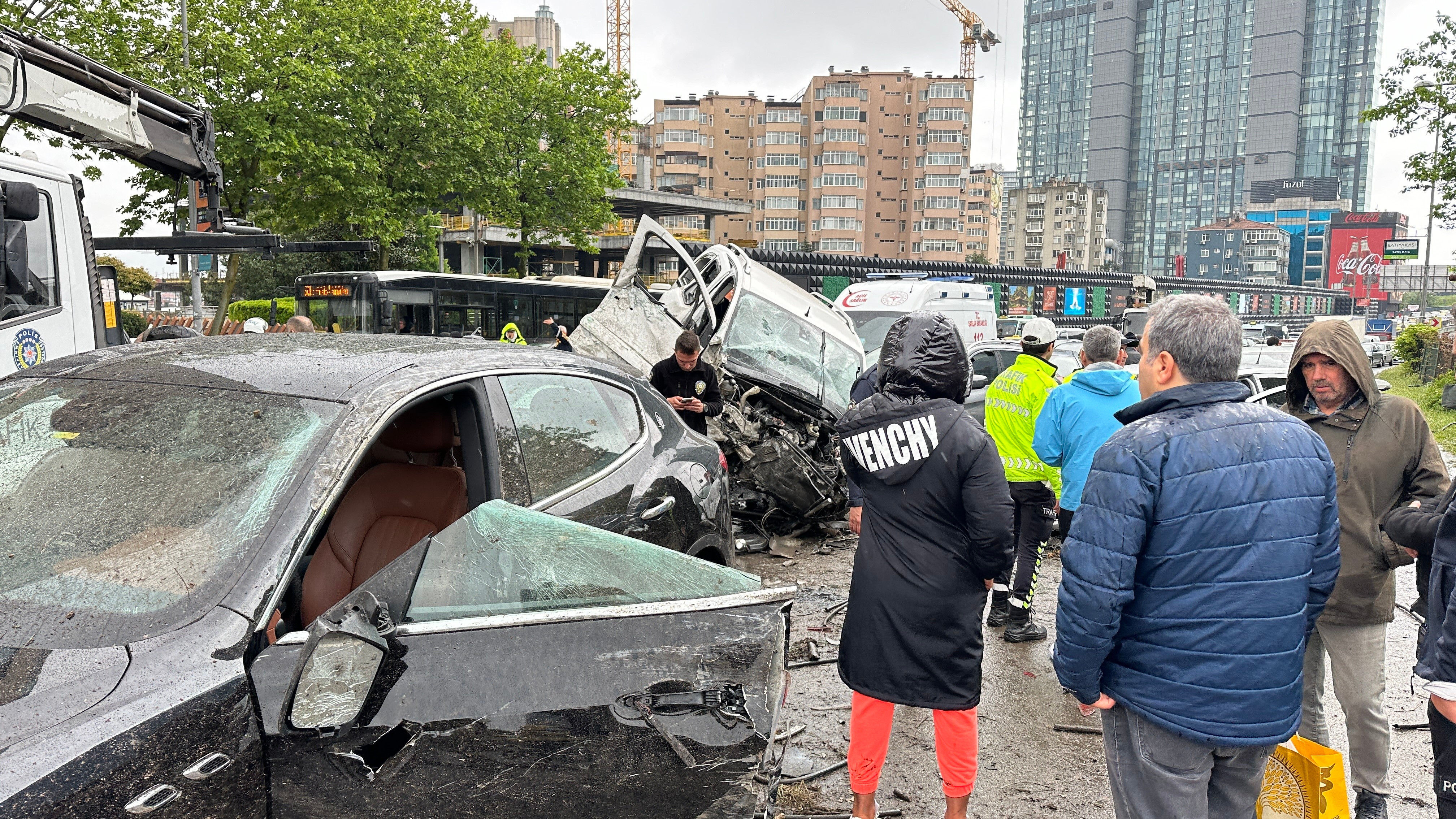 Besiktas Hafif Ticari Arac Kaza 30042024 Iha (4)