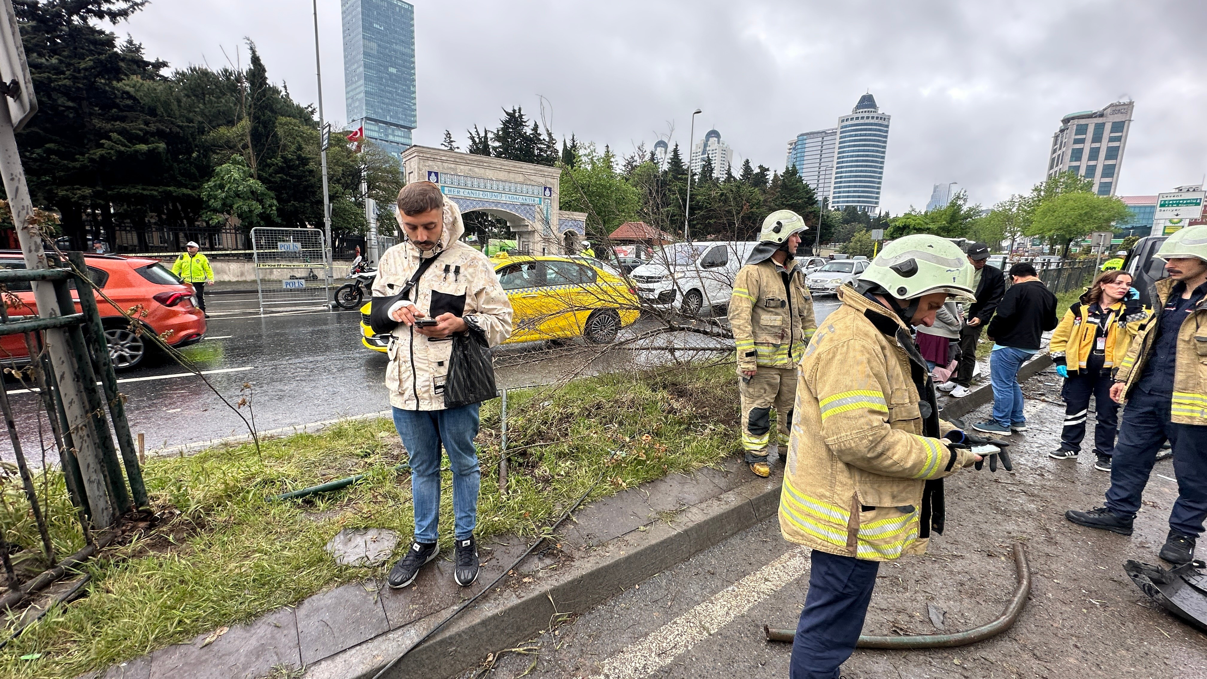 Besiktas Hafif Ticari Arac Kaza 30042024 Iha (7)