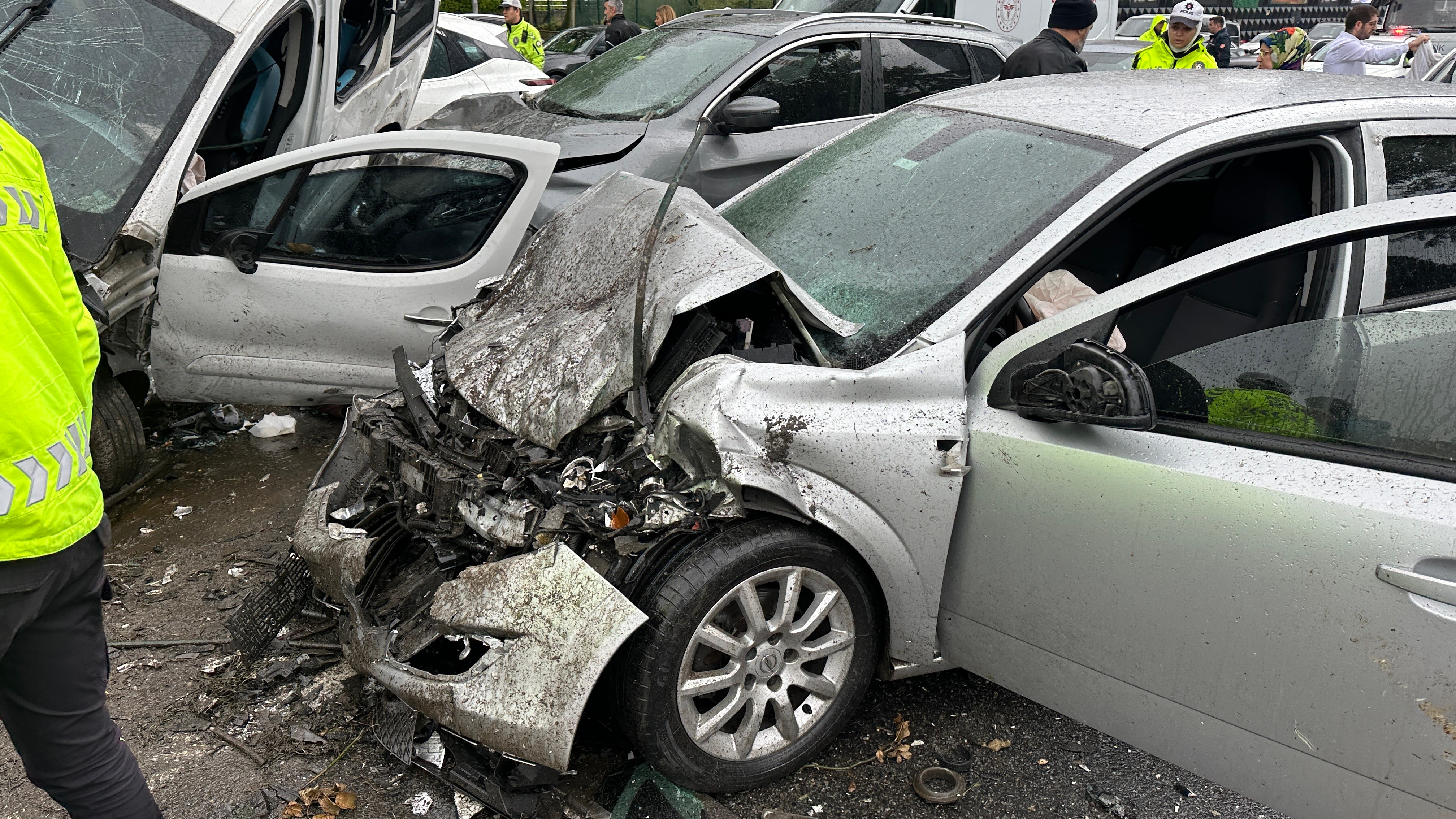 Besiktas Hafif Ticari Arac Kaza 30042024 Iha (8)