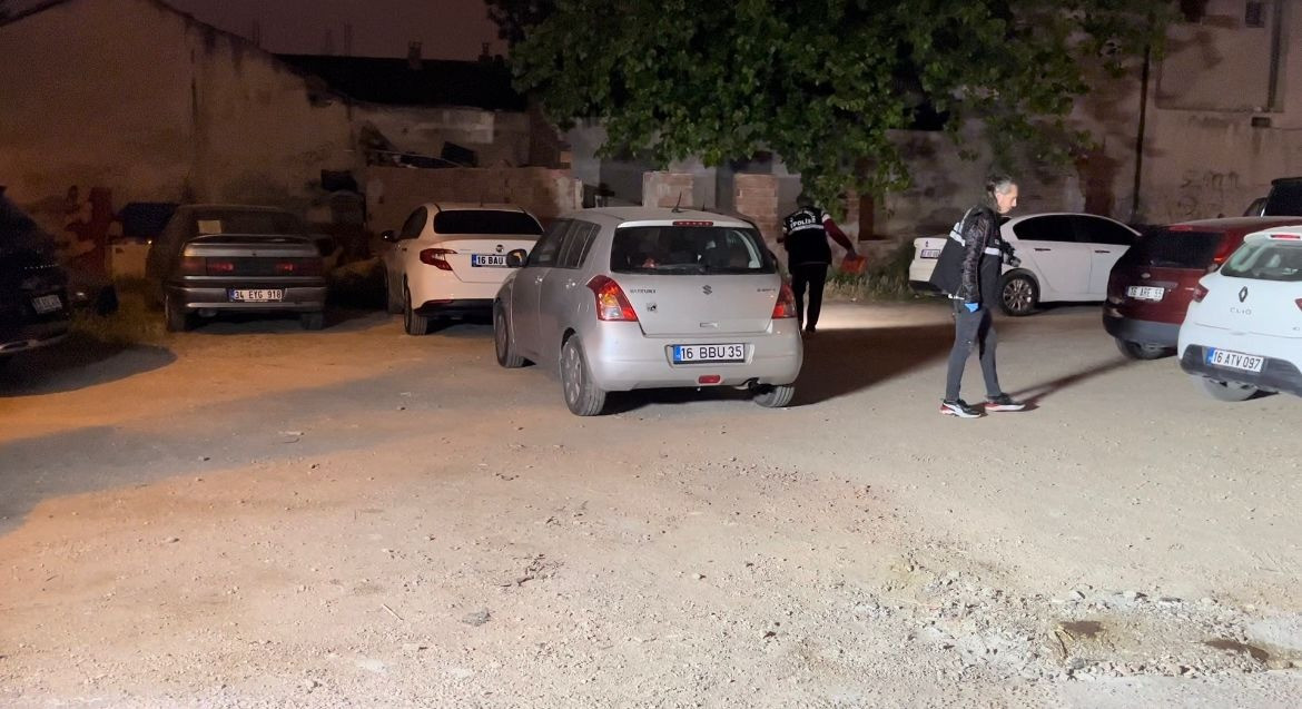 Bursa Polise Silah Ceken Hukumlu 28042024 Dha3