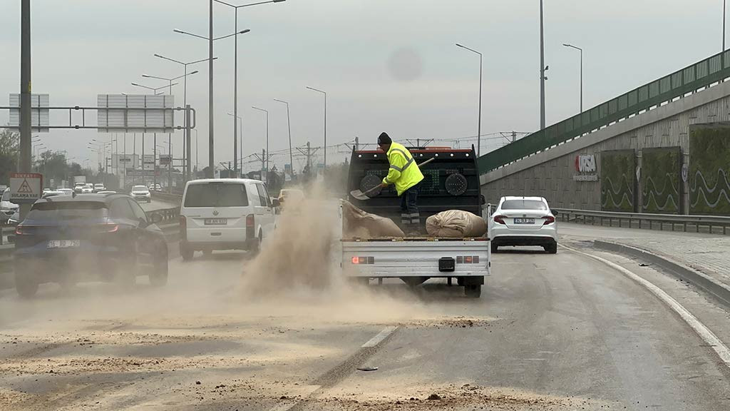 Bursa Yakit Deposu Delinen Tir 07042024 Iha (1)
