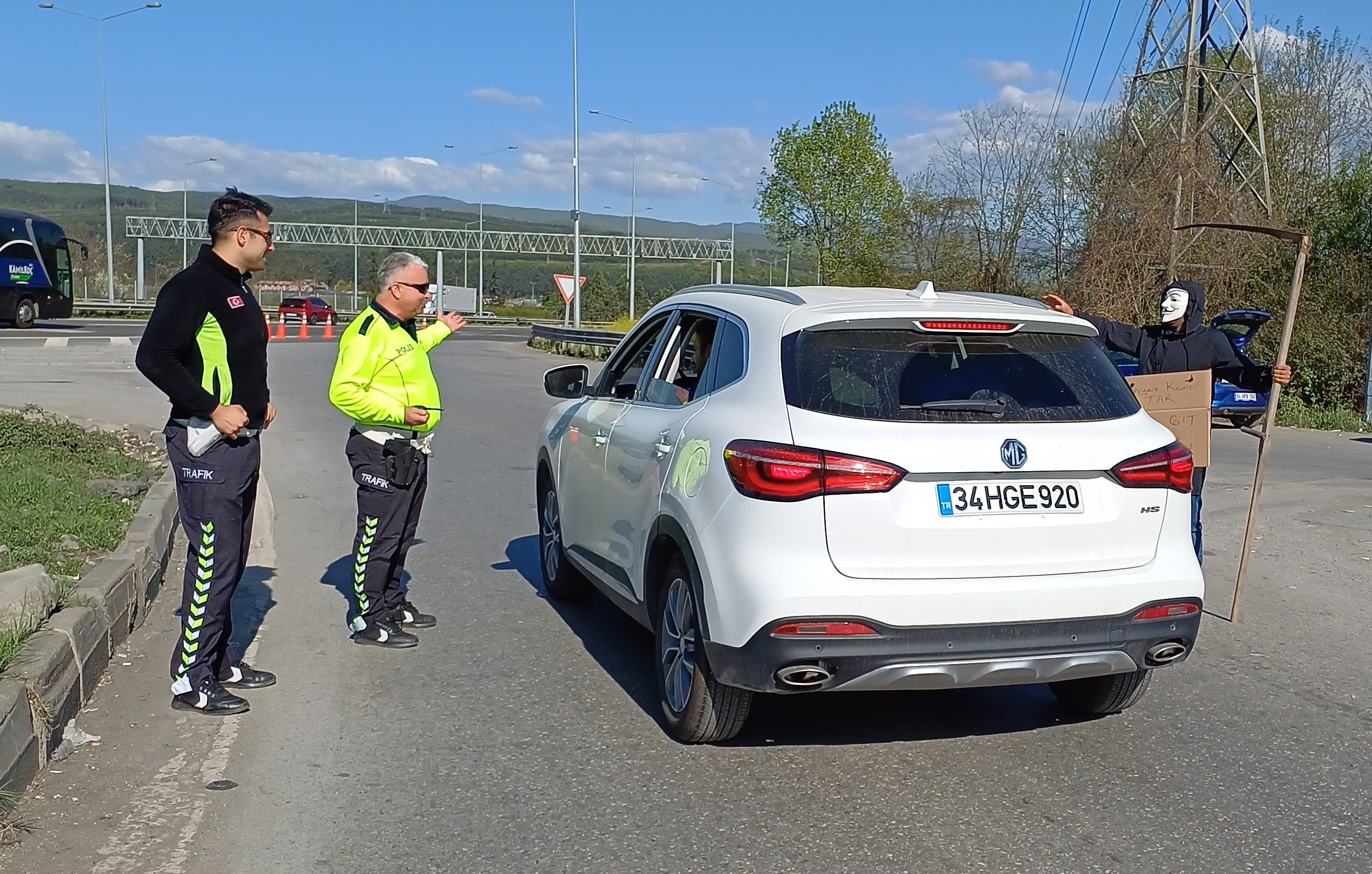 Duzce Azrail Kostum Uyari 07042024 Iha (2)