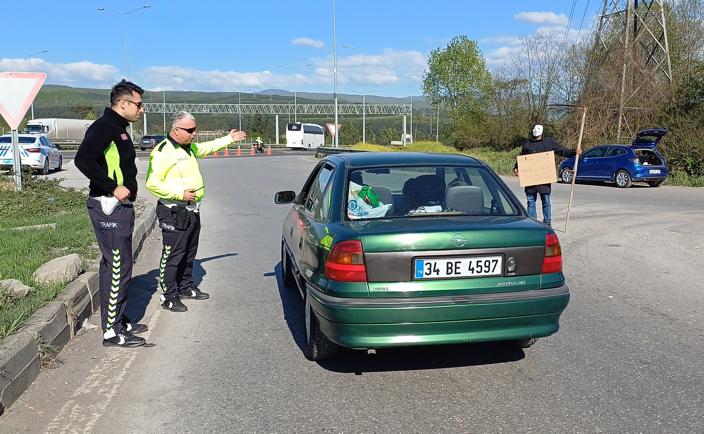 Duzce Azrail Kostum Uyari 07042024 Iha (7)
