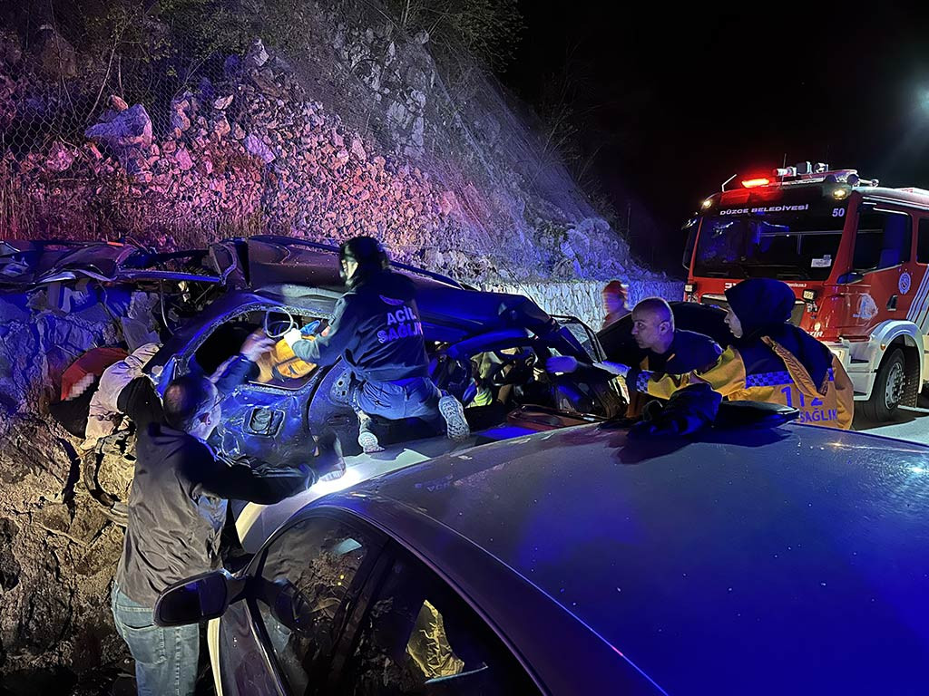Duzce Zincirleme Trafik Kazasi 07042024 Aa (3)