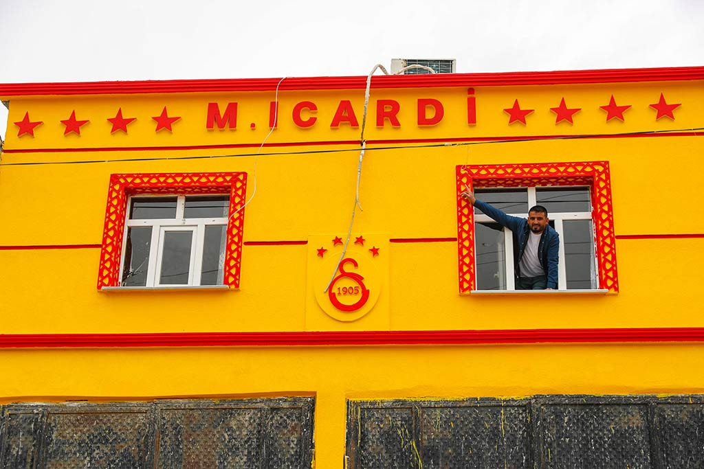 Icardi Sari Kirmizili Ev Diyarbakir Taraftar 07042024 Aa (9)