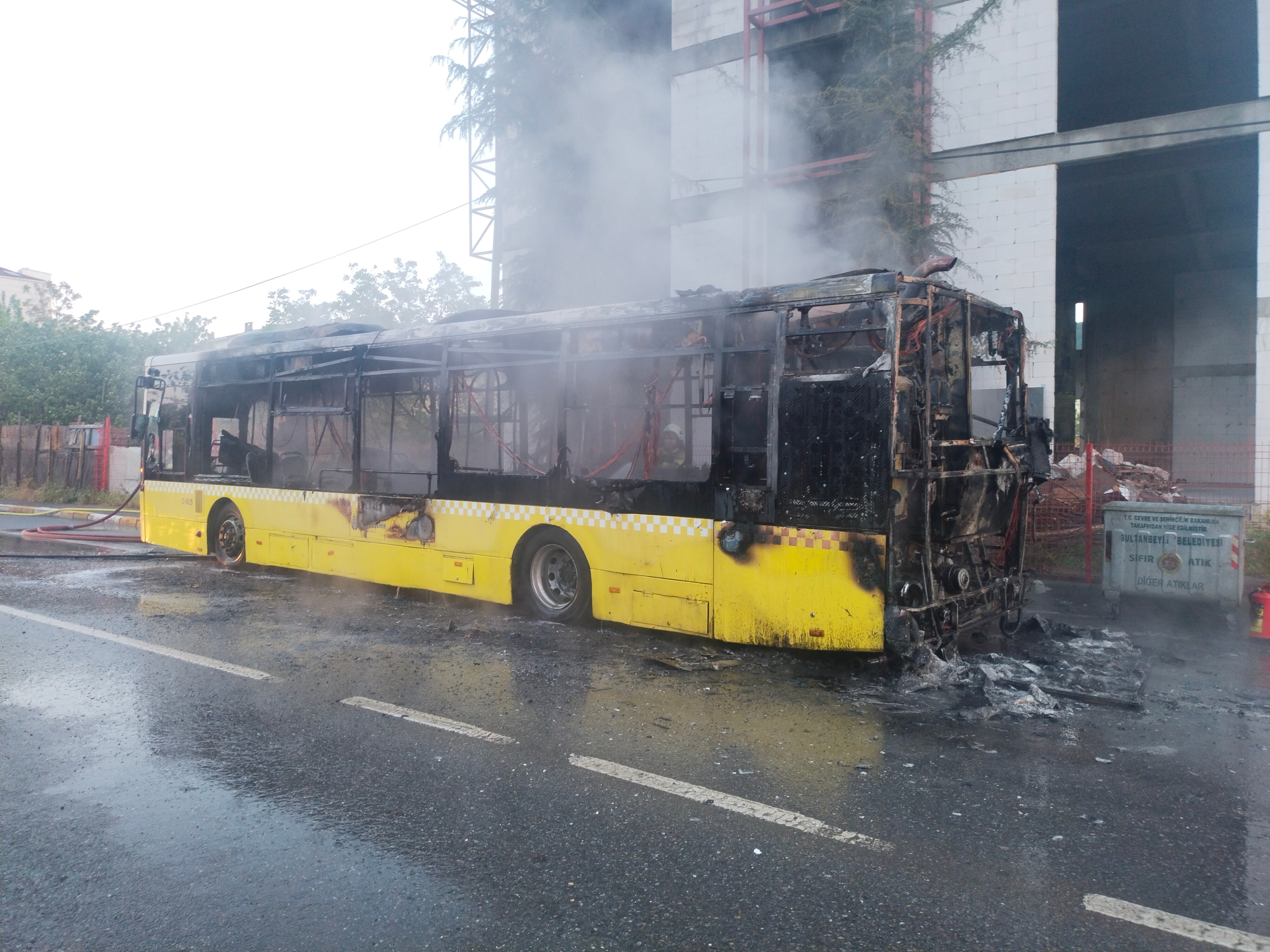Sultanbeyli Iett Otobusu Yandi 21042024 Iha (1)