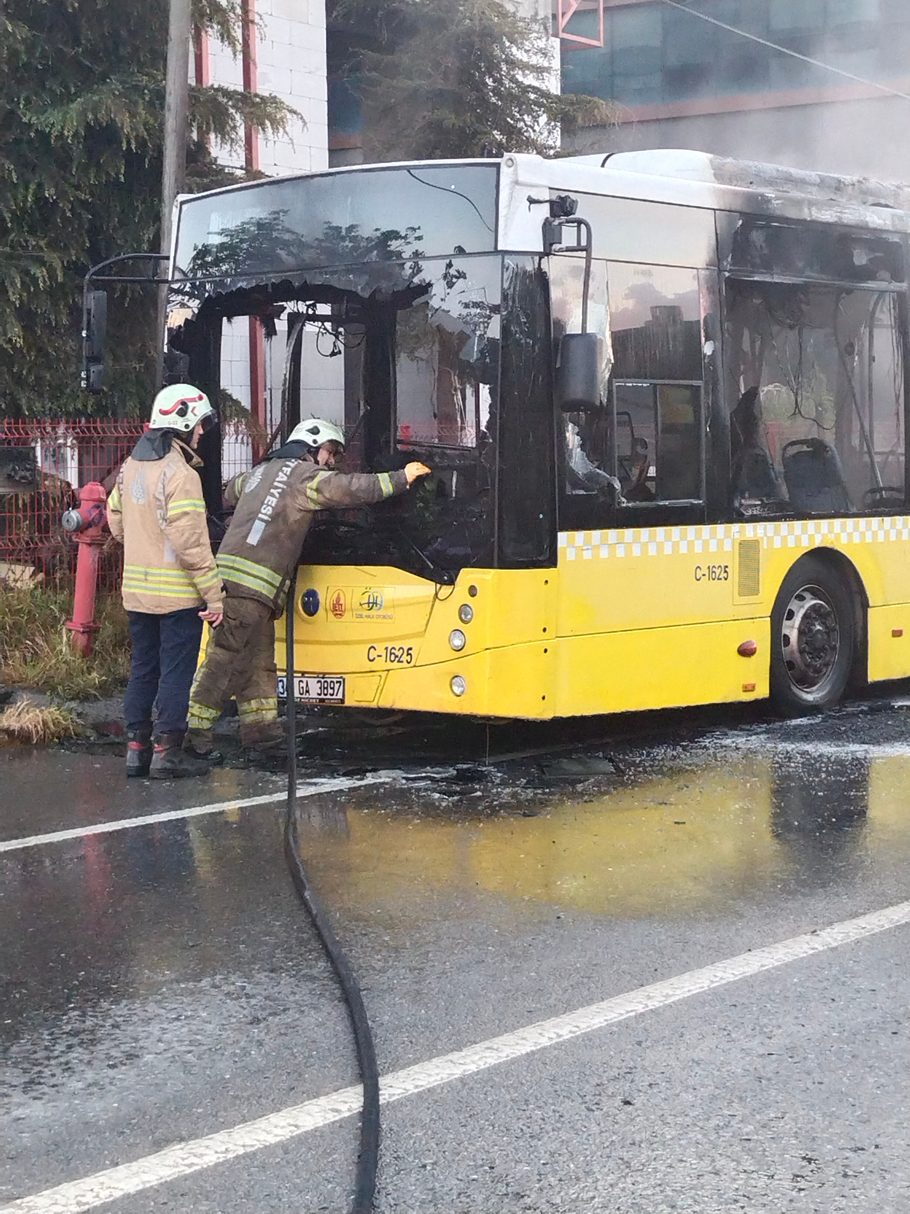 Sultanbeyli Iett Otobusu Yandi 21042024 Iha (3)