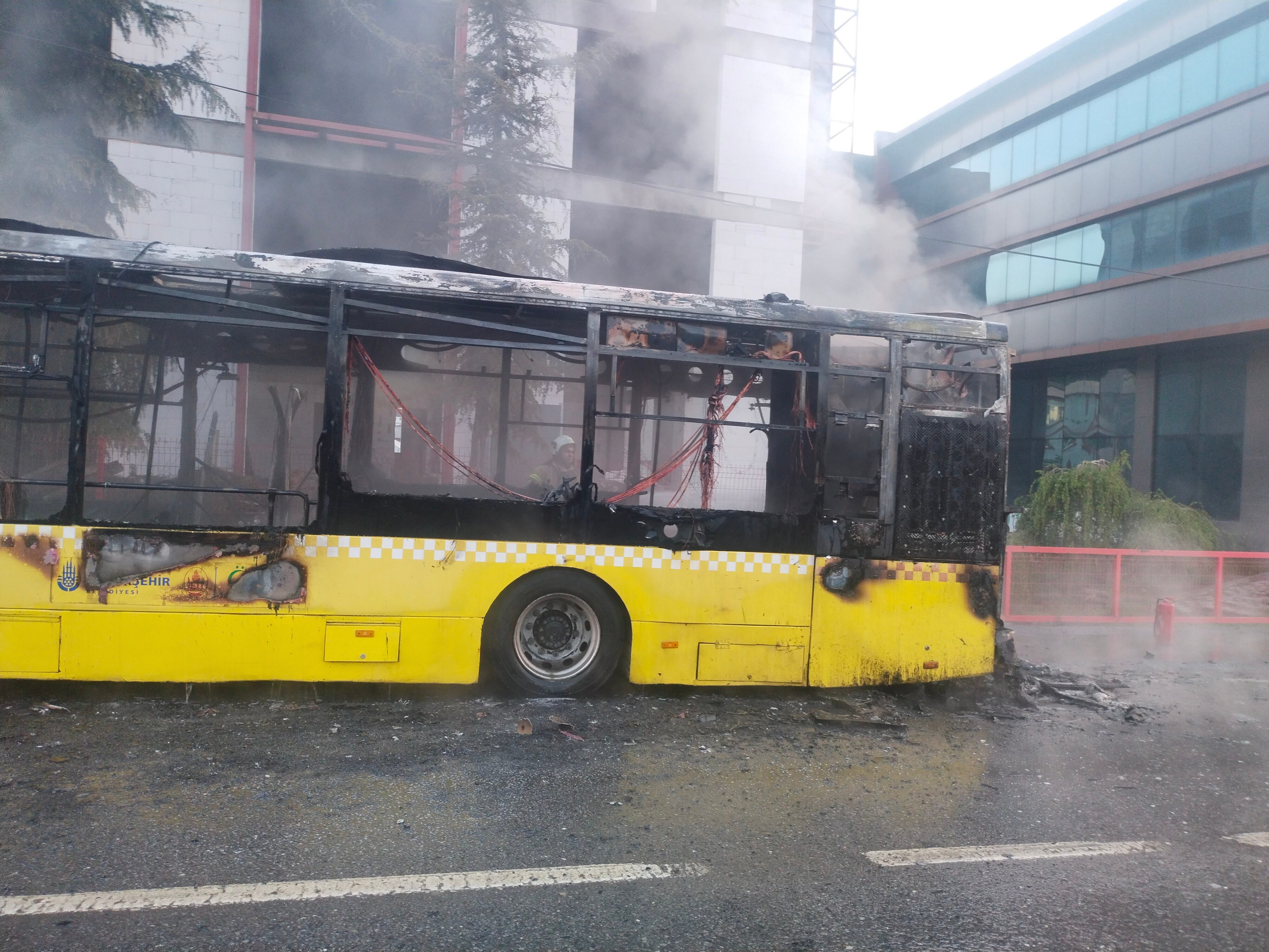 Sultanbeyli Iett Otobusu Yandi 21042024 Iha (4)
