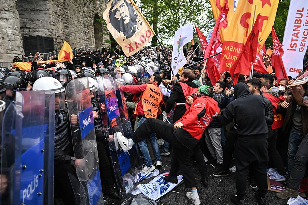 1 Mayis Istanbul Polise Saldiri 01052024 Aa (5)