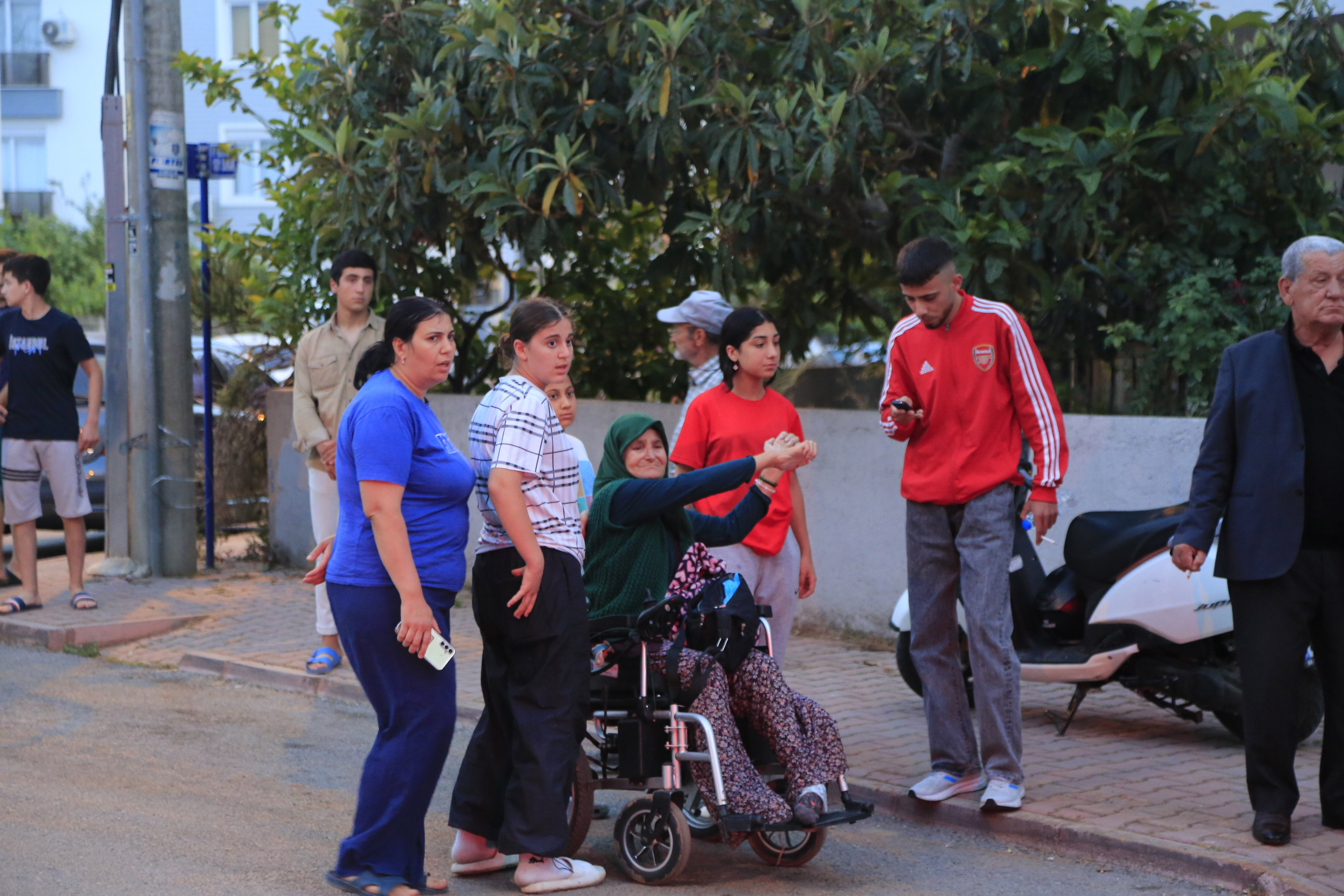 Antalya Polis Saldirgani Bacagından Vurdu 30062024 Iha7