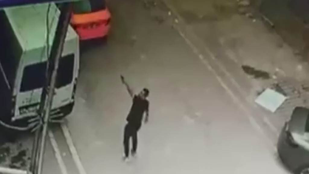 Esenyurt Balkondan Su Dokuldu Kursunladi 24052024 Iha (6)