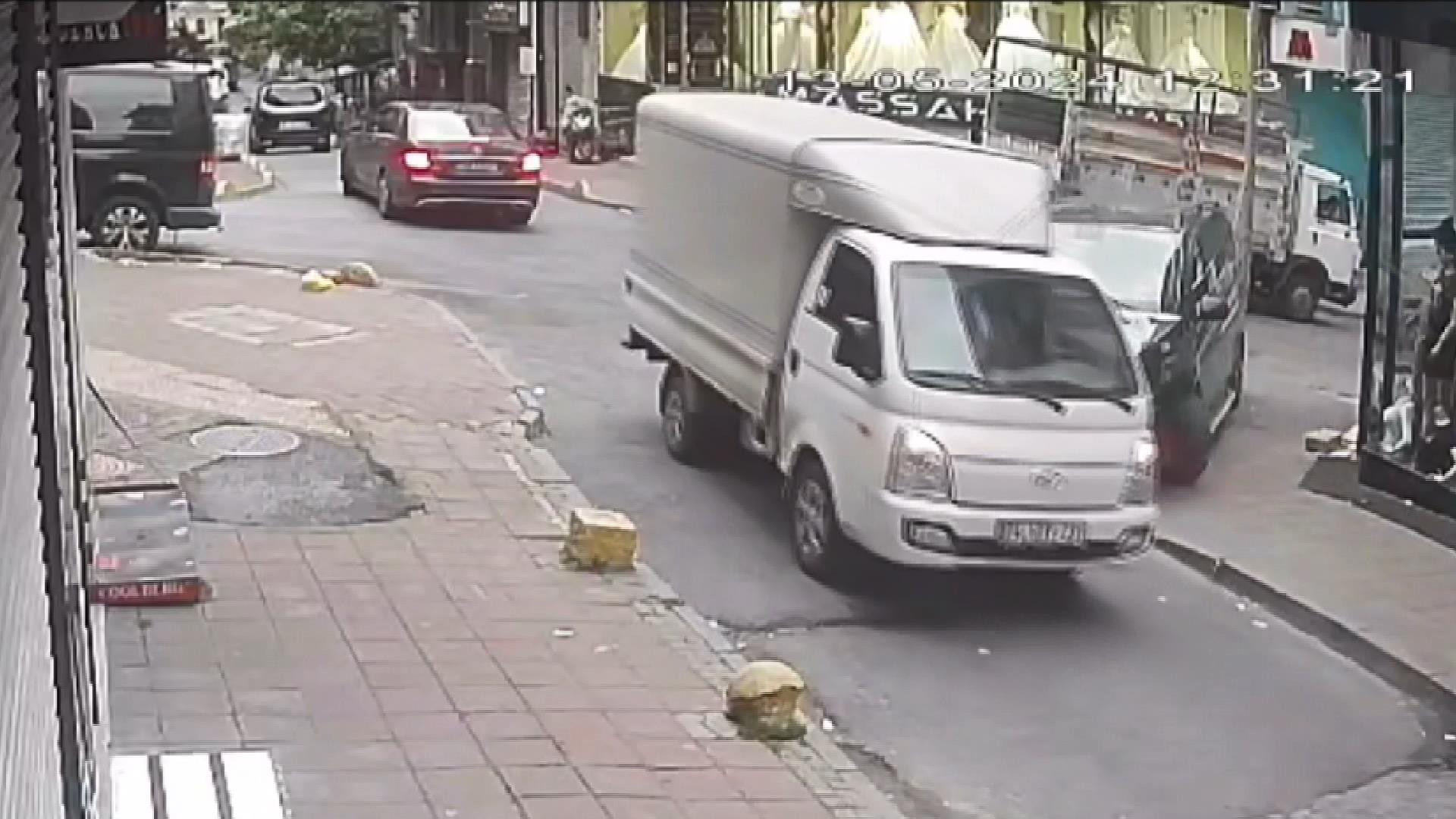 Fatih Kamyonet Kaza 14052024 Dha6