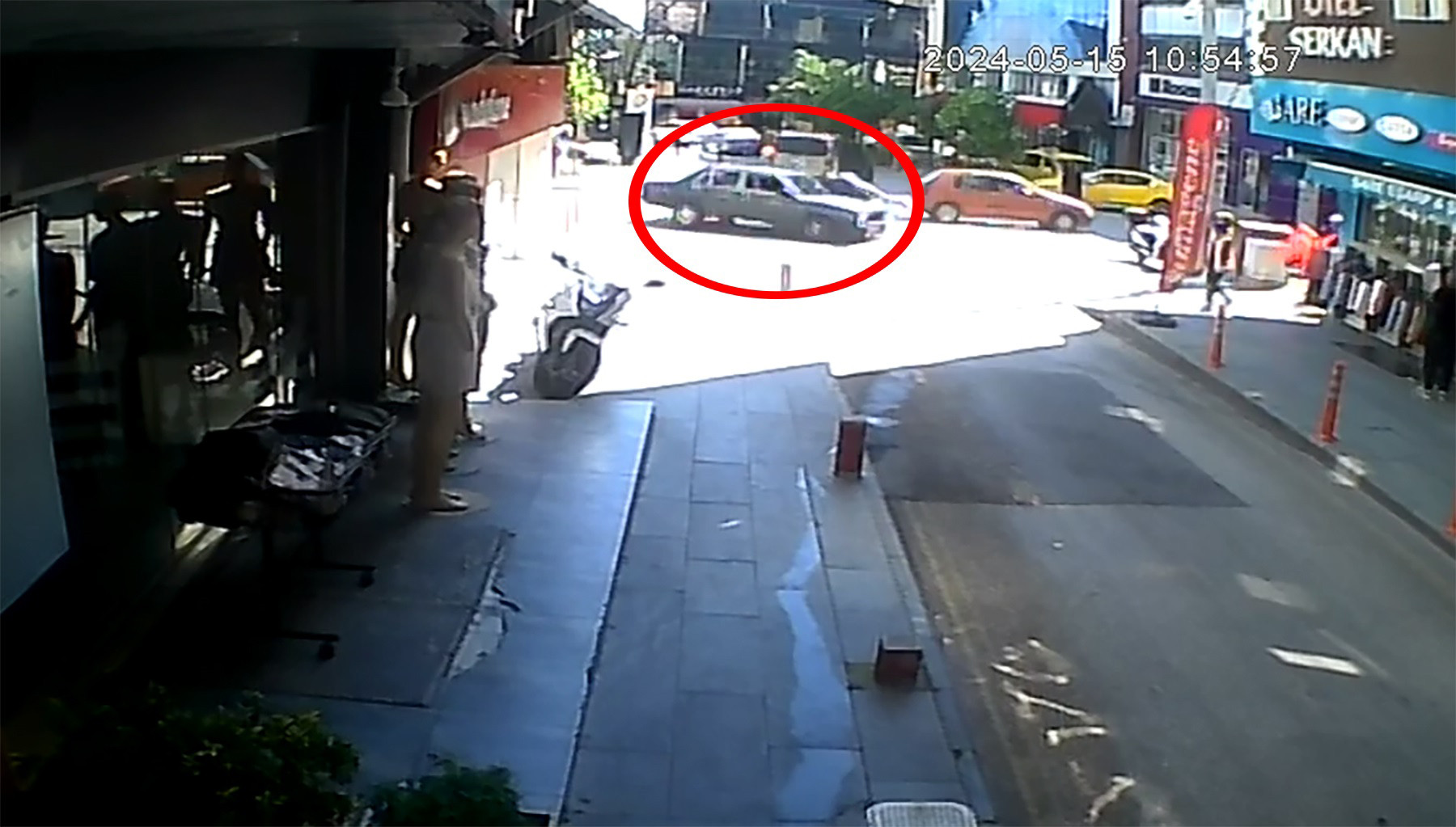 Isparta Otomobil Bisiklete Ve Yayaya Carpti 15052024 Dha1