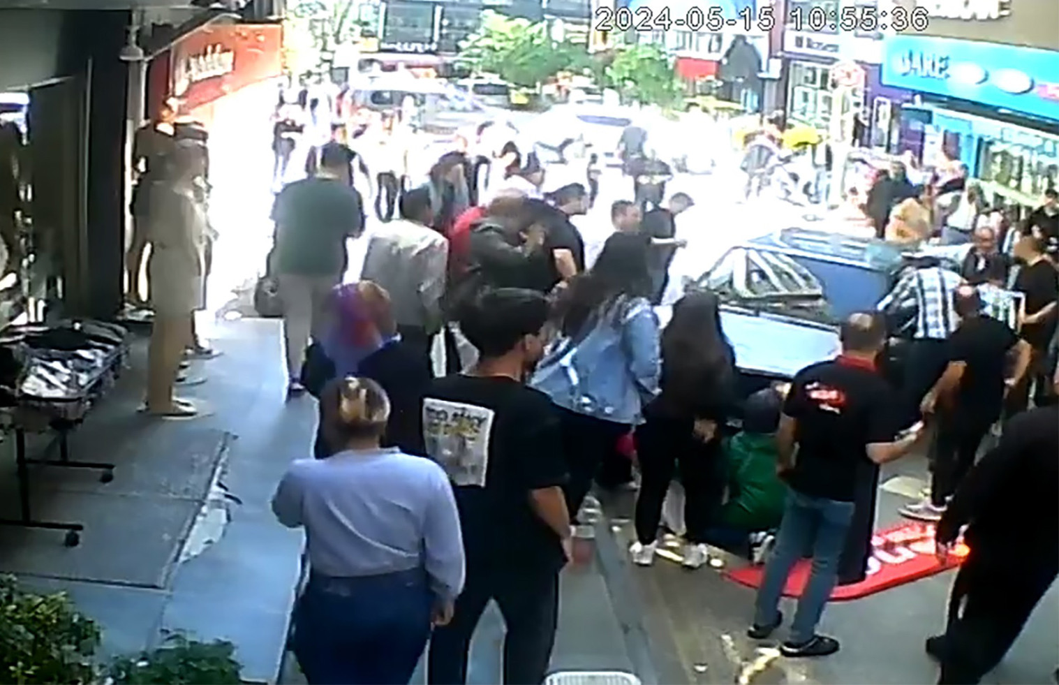Isparta Otomobil Bisiklete Ve Yayaya Carpti 15052024 Dha5