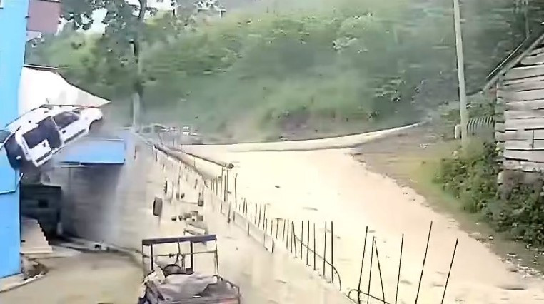 Ordu Fren Bosalan Arac Bahceye Uctu 29052024 Iha3