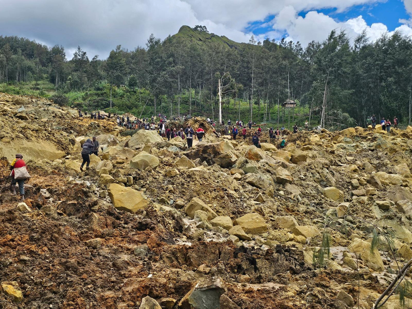 Papua Yeni Gine Heyelan 2000 Olu 27062024 2