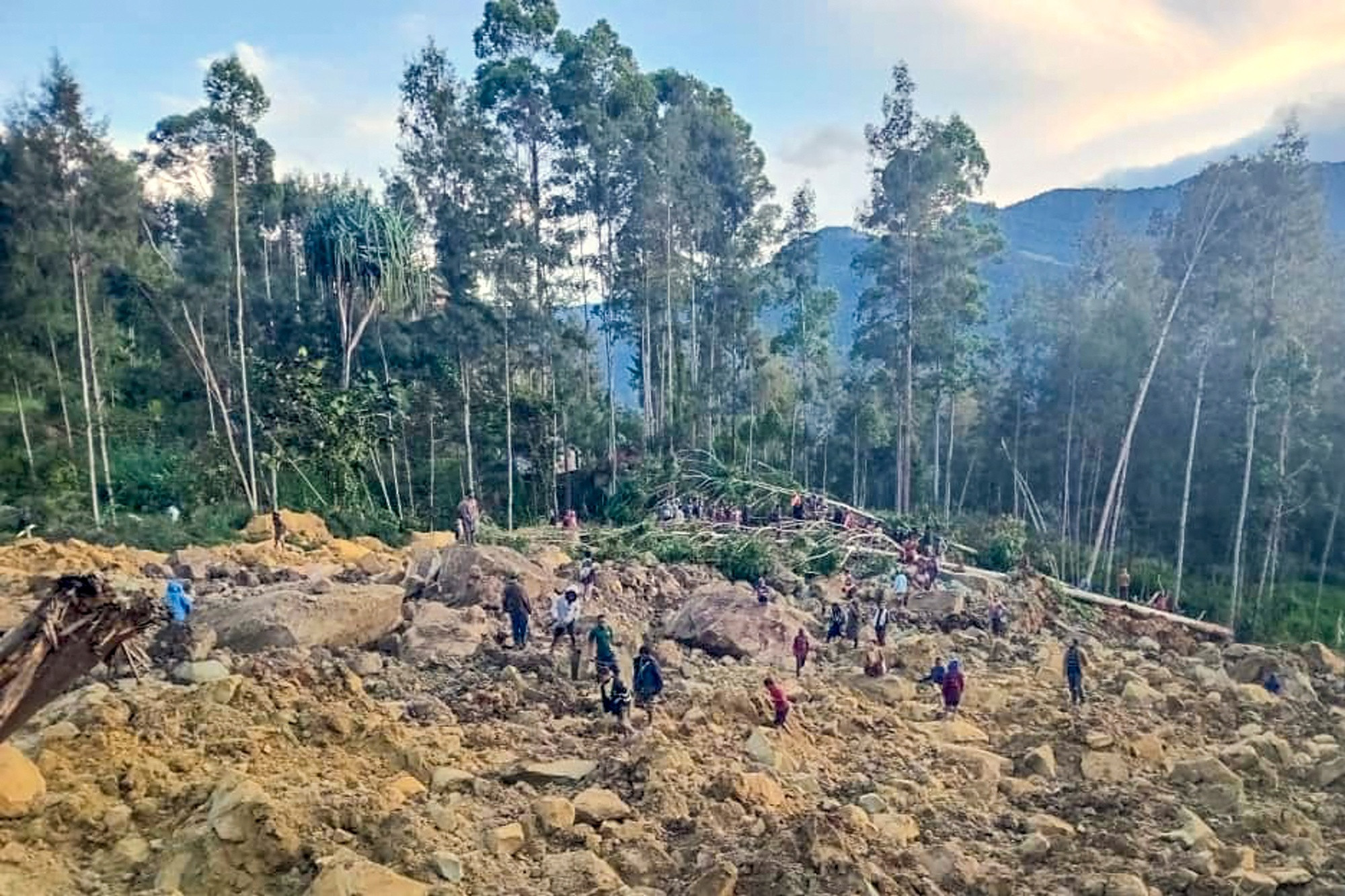 Papua Yeni Gine Heyelan 2000 Olu 27062024 8