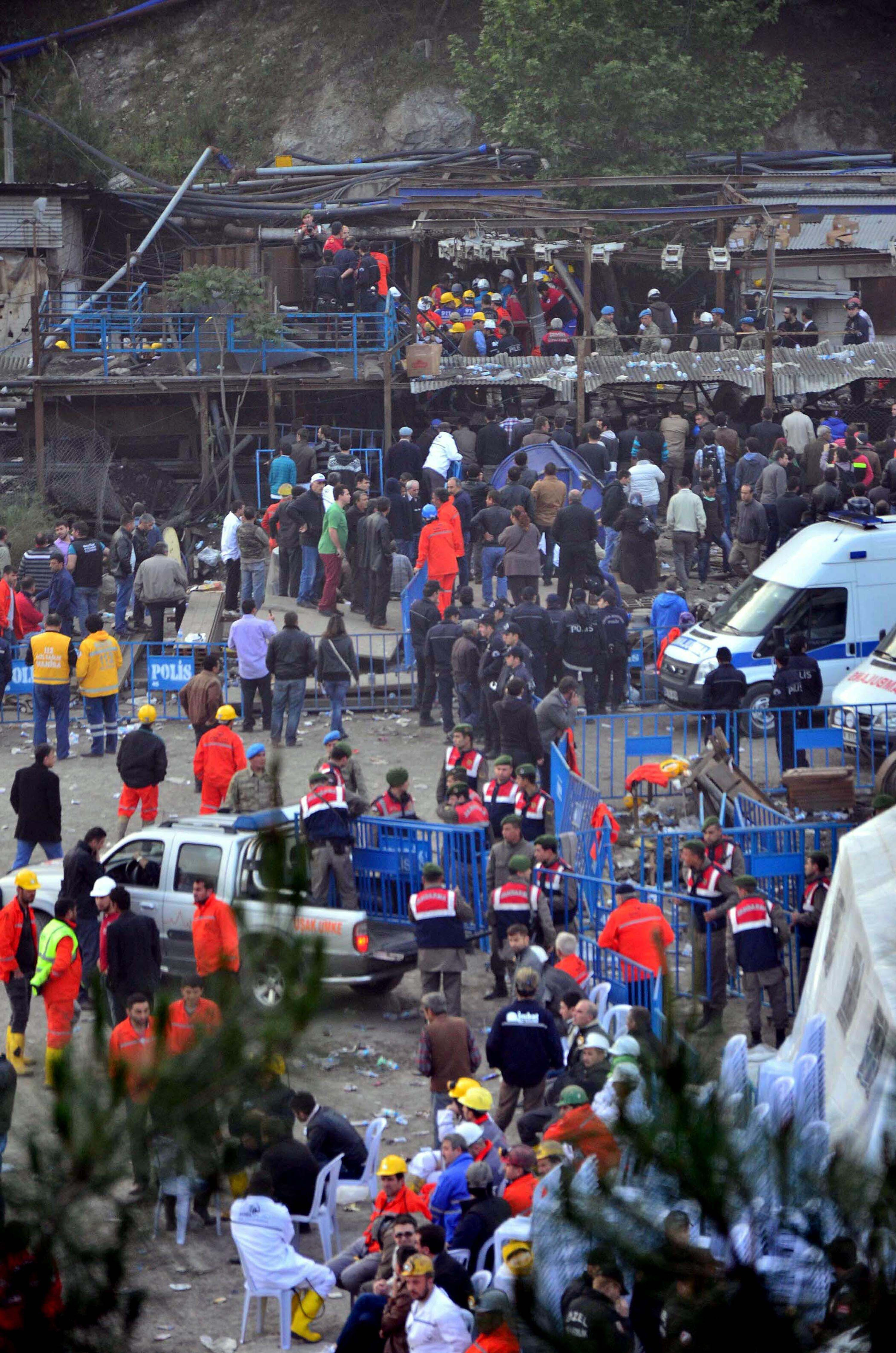Soma Maden Faciasinda 28 Kamu Gorevlisi 51045 (1)