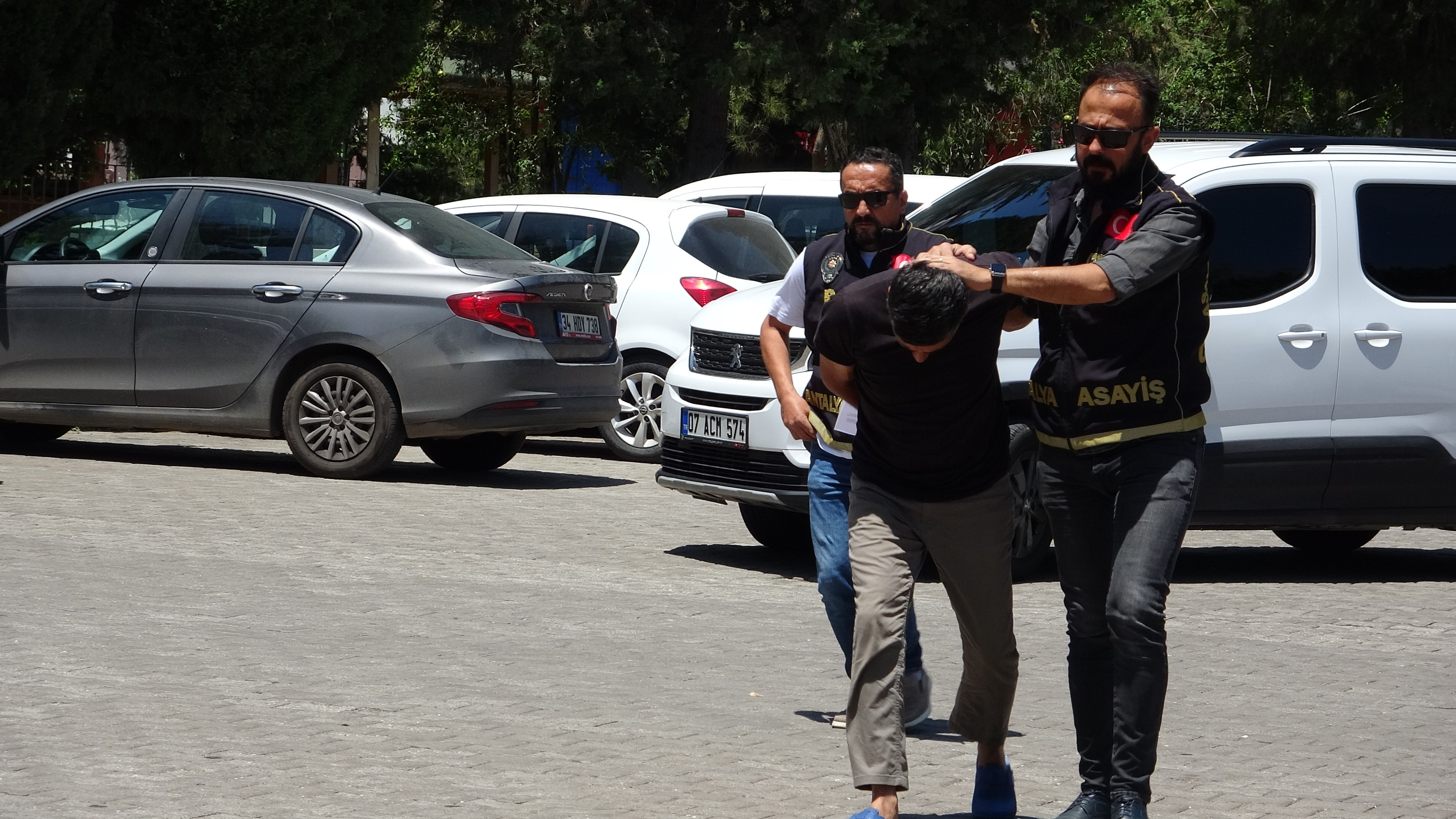 Antalya Karisini Bogazdan Bicakladi Basinda Bekledi 23062024 Iha (3)