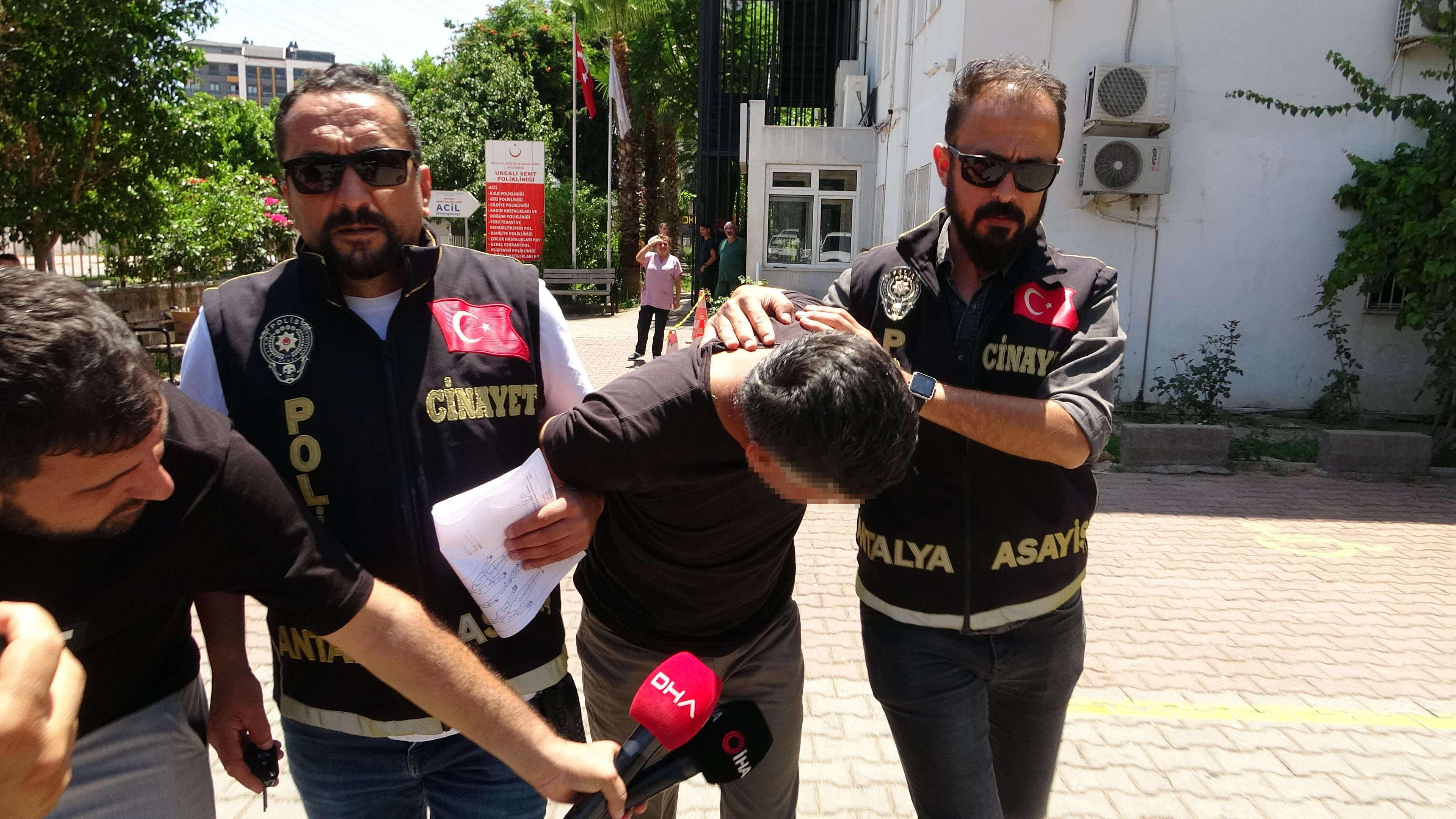 Antalya Karisini Bogazdan Bicakladi Basinda Bekledi 23062024 Iha (7)