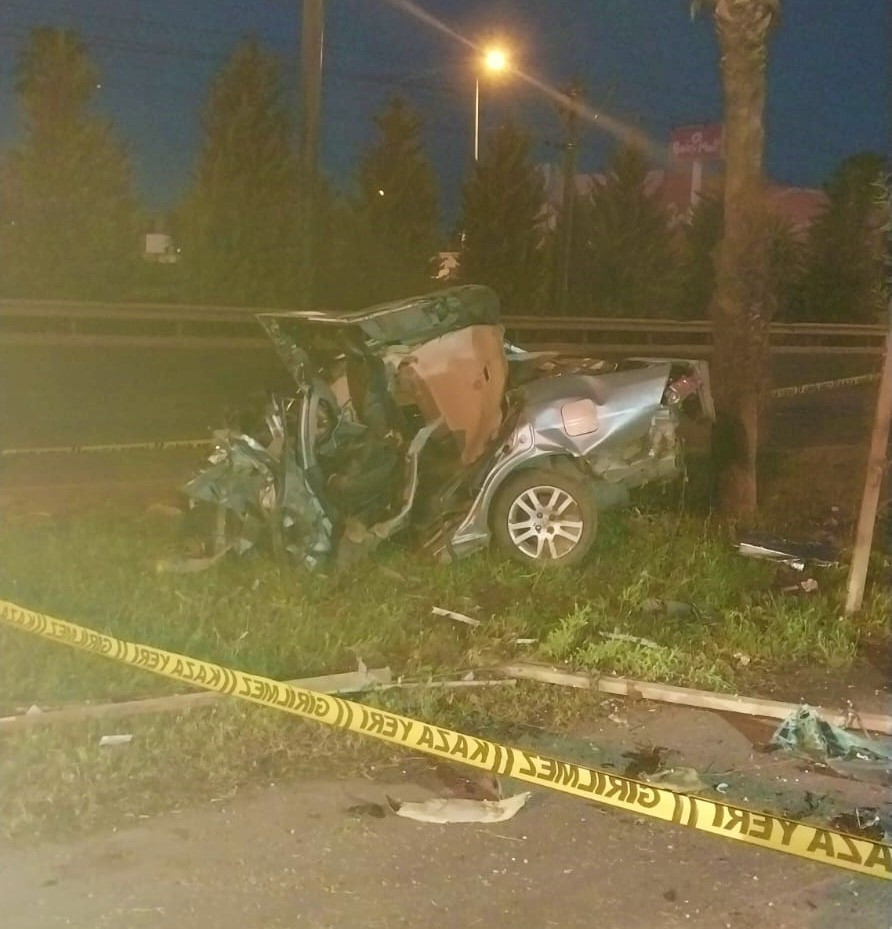 Antalya Otomobil Ikiye Bolundu 10062024 Iha (5)