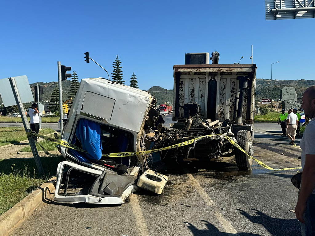 Antalya Tir Kamyon Kaza 10062024 Iha (3)