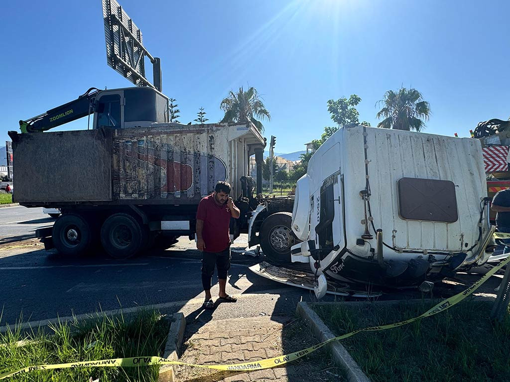 Antalya Tir Kamyon Kaza 10062024 Iha (4)