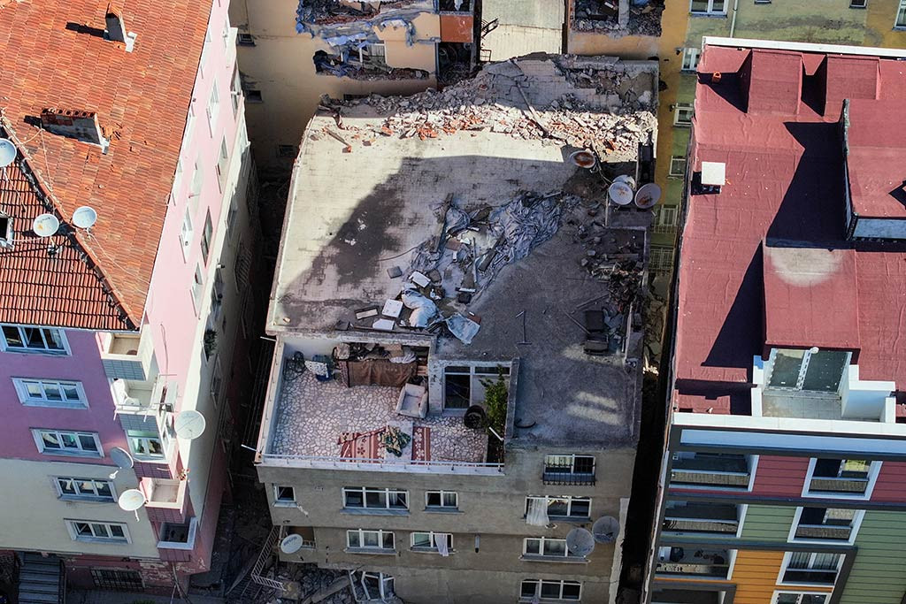 Bahcelievler 4 Katli Bina Coktu 27062024 Aa (17)