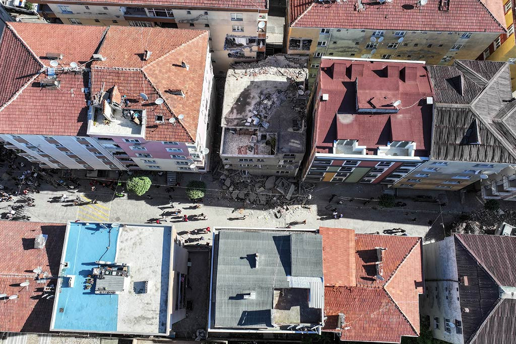 Bahcelievler 4 Katli Bina Coktu 27062024 Aa (19)
