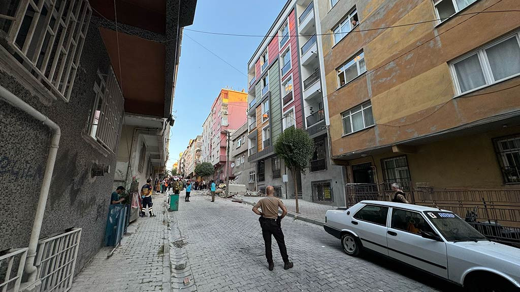 Bahcelievler 4 Katli Bina Coktu 27062024 Aa (3)