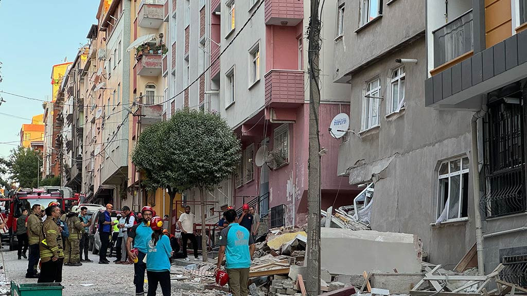 Bahcelievler 4 Katli Bina Coktu 27062024 Aa (4)