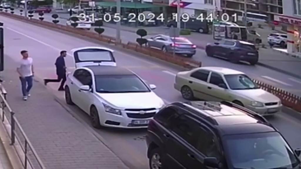 Bolu Otomobil Yasli Adama Carpti 01062024 Iha (6)