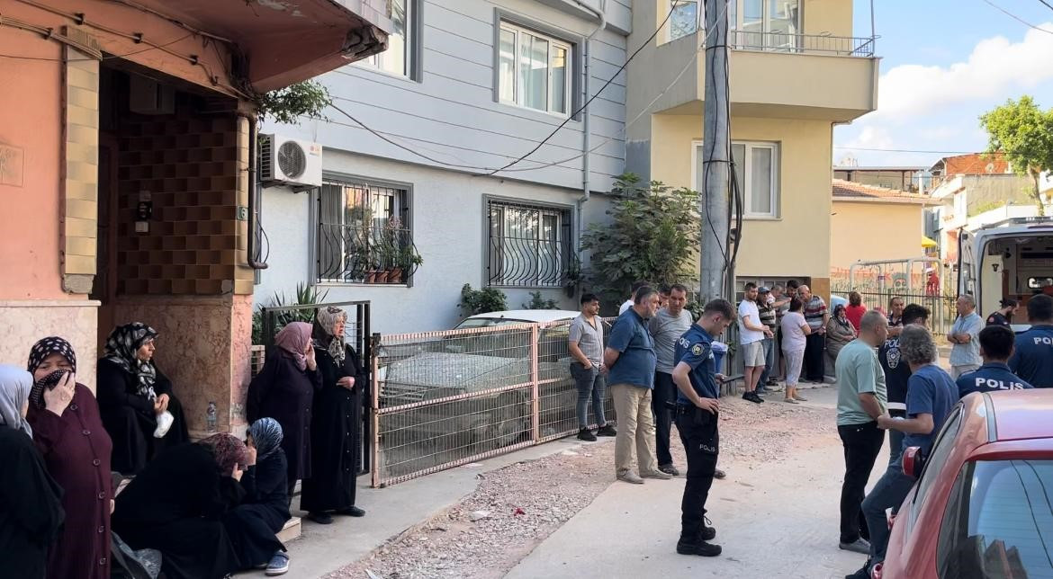 Bursa Bayram Temizligi Camdan Dustu 15062024 Iha6