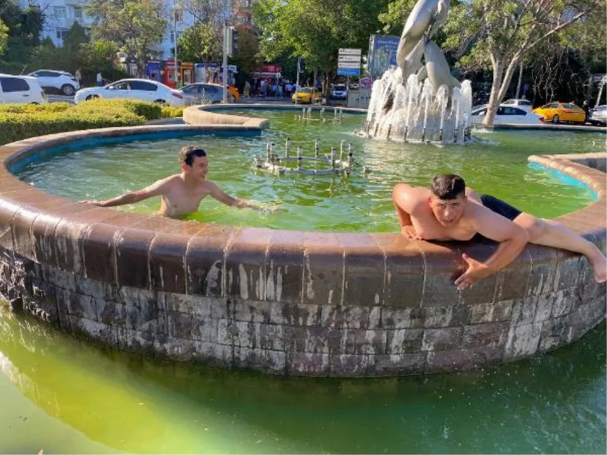 Cocuklar Sus Havuzlarinda Serinlemeye Calisiyor 19062024 4