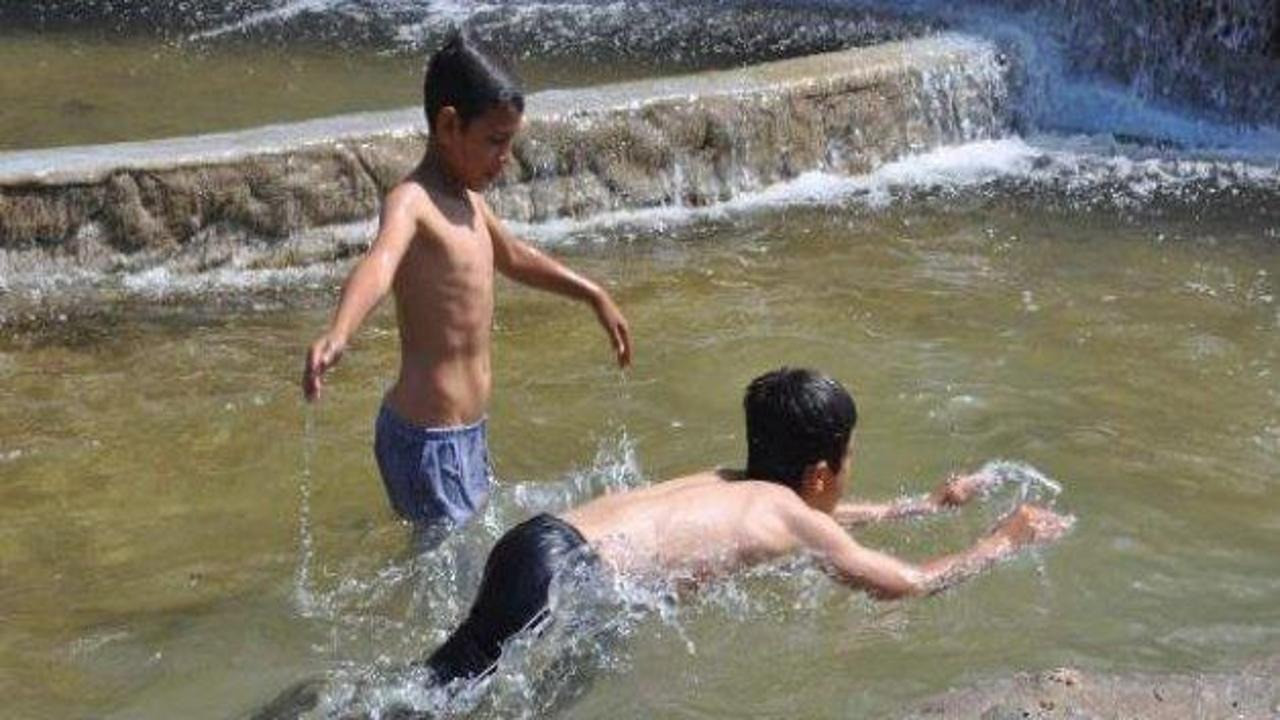 Cocuklar Sus Havuzlarinda Serinlemeye Calisiyor 19062024 7