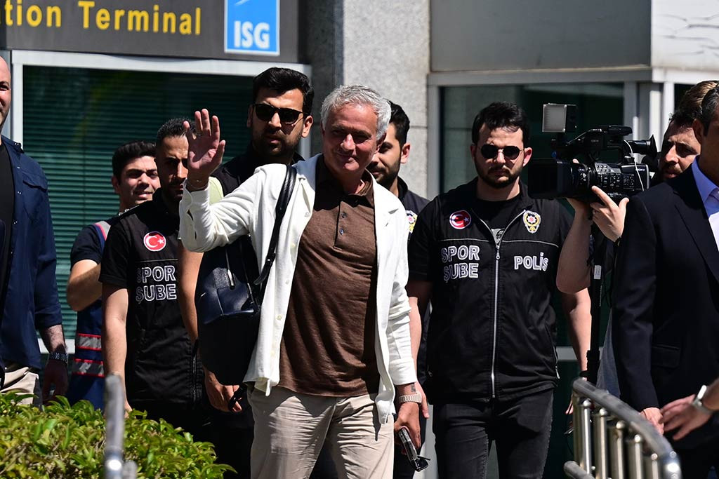 Jose Mourinho Istanbulda 02062024 Aa (3)