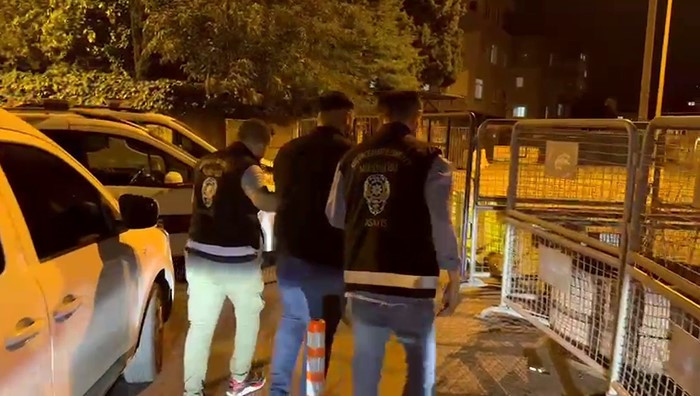 Kucukcekmece Elinde Silahla Arac Kullandi 24062024 Iha2
