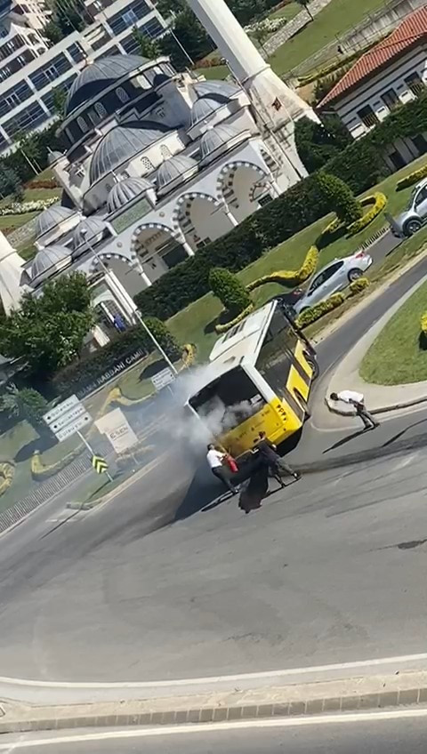 Maltepe Iett Otobusu Dumanlar 03062024 Iha1