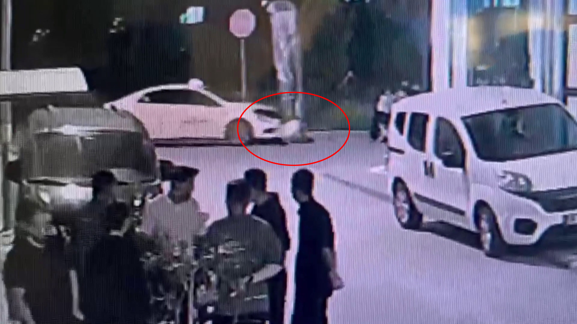 Taksici El Freni Aracin Altinda Kaldi 11062024 Aa (3)