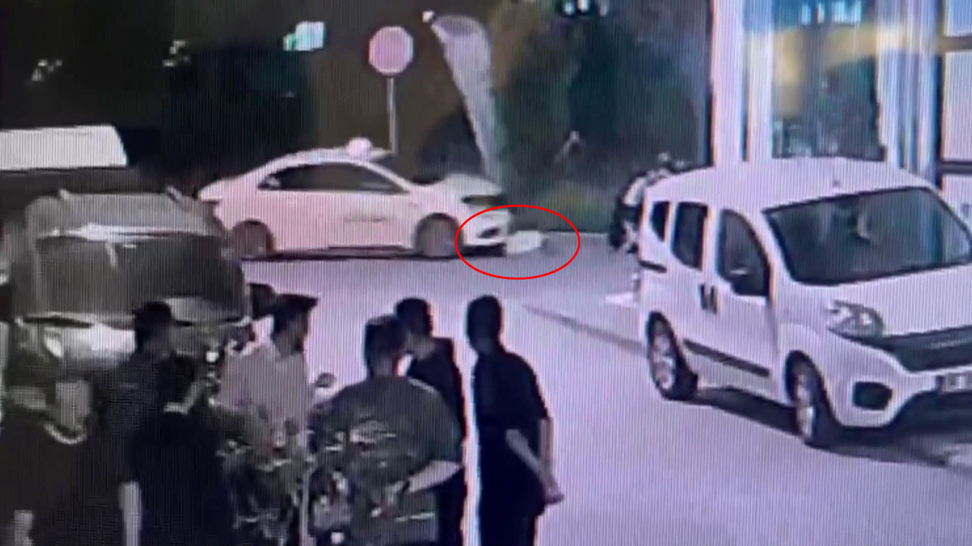 Taksici El Freni Aracin Altinda Kaldi 11062024 Aa (4)