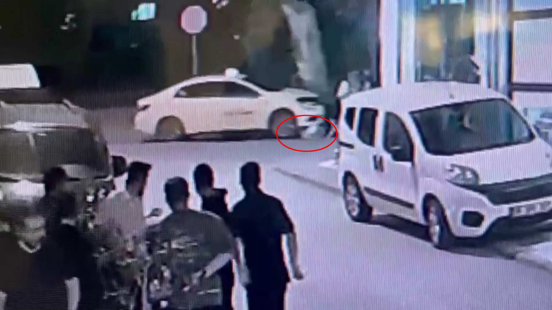 Taksici El Freni Aracin Altinda Kaldi 11062024 Aa (5)