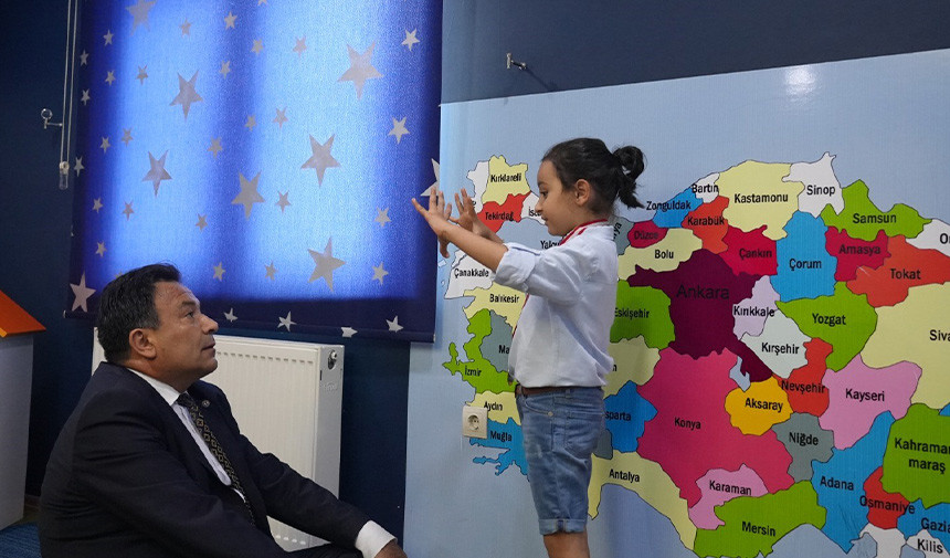 Tarih Dersi Veren Cocuk 2